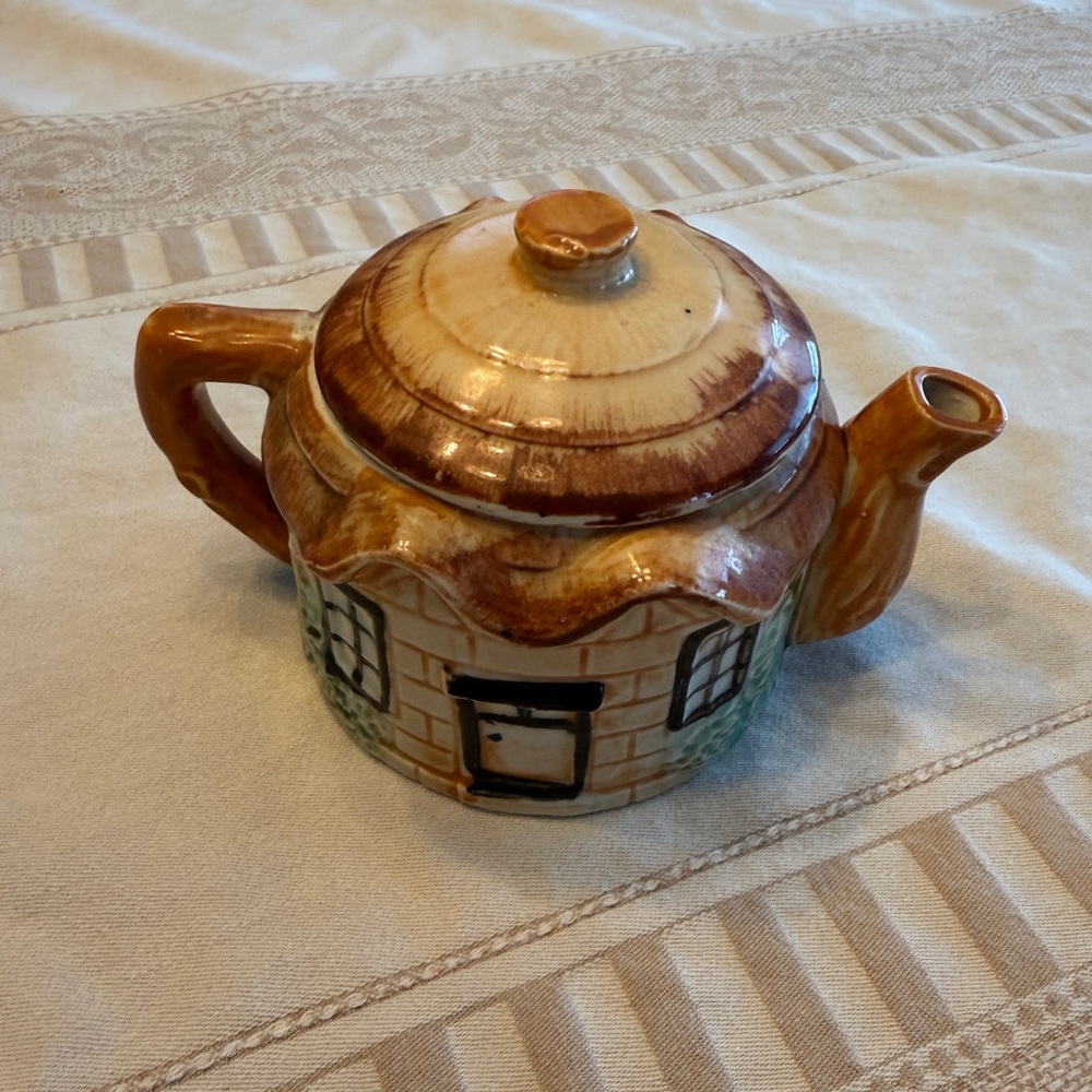 🫖Charming Cottage Teapot🫖